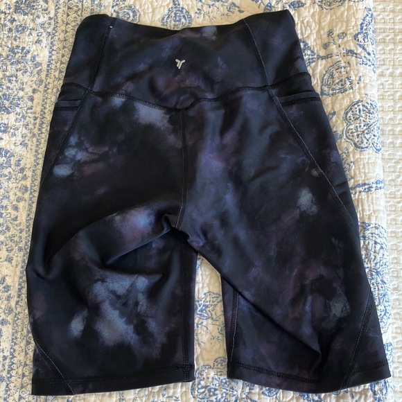 Old navy power soft high waisted bike shorts - Picture 2 of 6